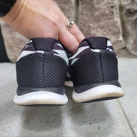 Nike women's running shoes size 9.5 black & white training - Picture 4 of 7